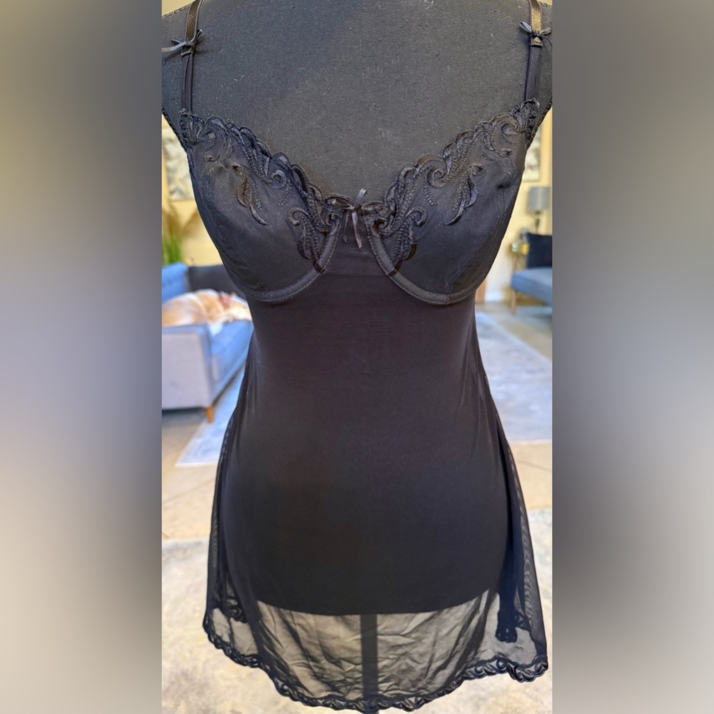 Elegant Black Lace Chemise 34c